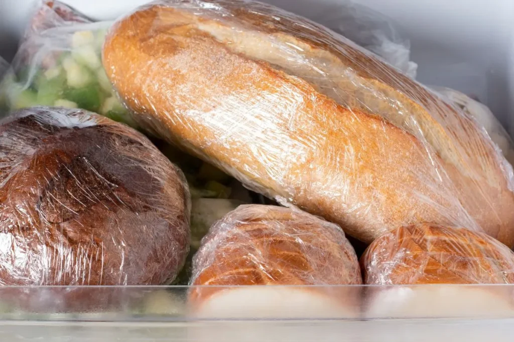 نحوه فریز کردن نان؛ مدت زمان نگهداری و بهترین روش بسته بندی آن