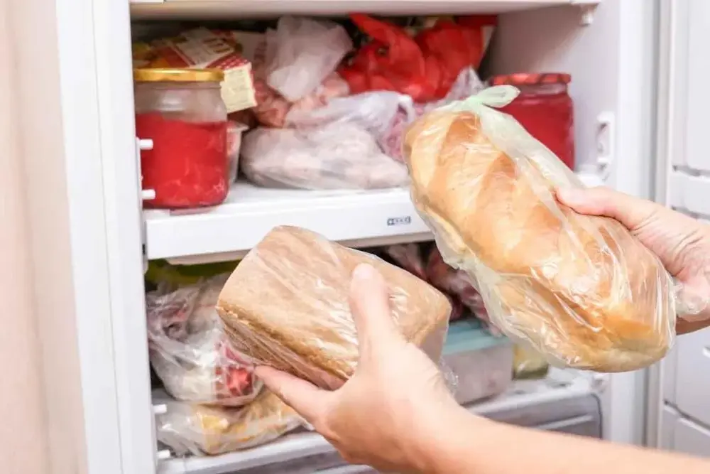 نحوه فریز کردن نان؛ مدت زمان نگهداری و بهترین روش بسته بندی آن