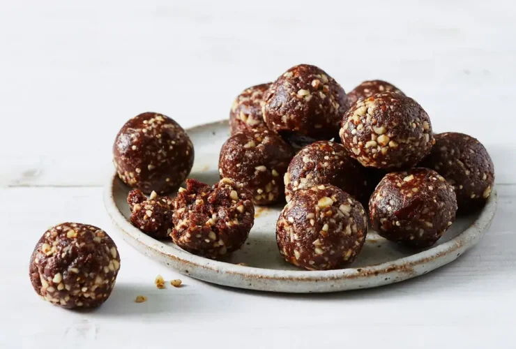 طرز تهیه توپک خرمایی خانگی؛ ساده، سریع و بدون فر