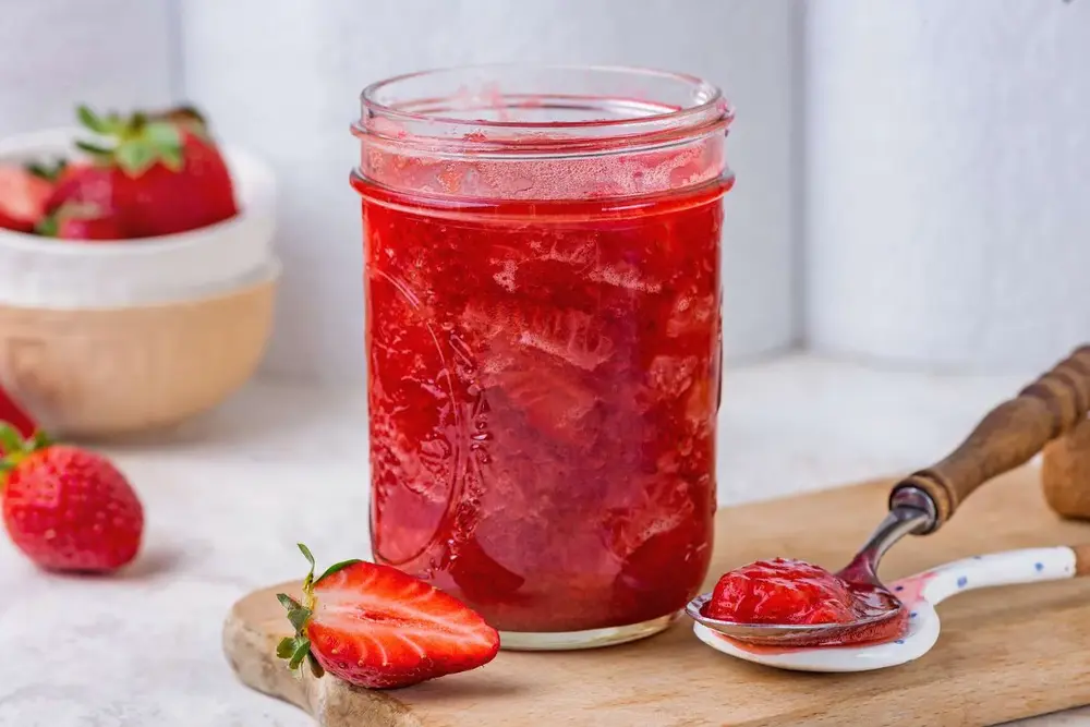 طرز تهیه کمپوت توت فرنگی به ساده‌ترین روش