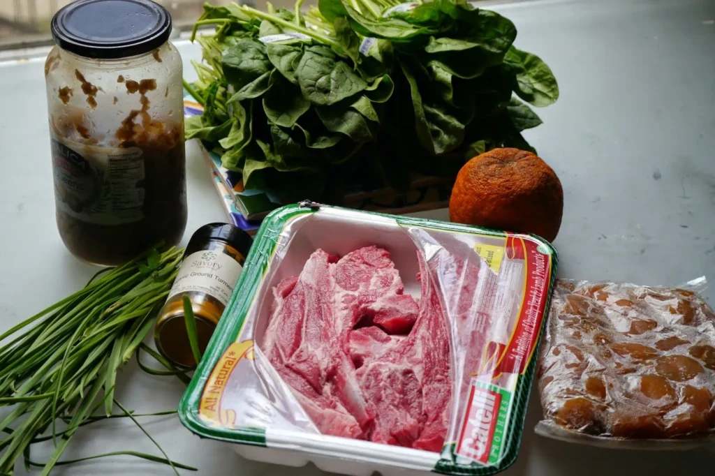مواد لازم برای تهیه خورشت آلو اسفناج برای 5 نفر