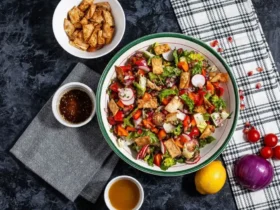 طرز تهیه سالاد فتوش با رب انار