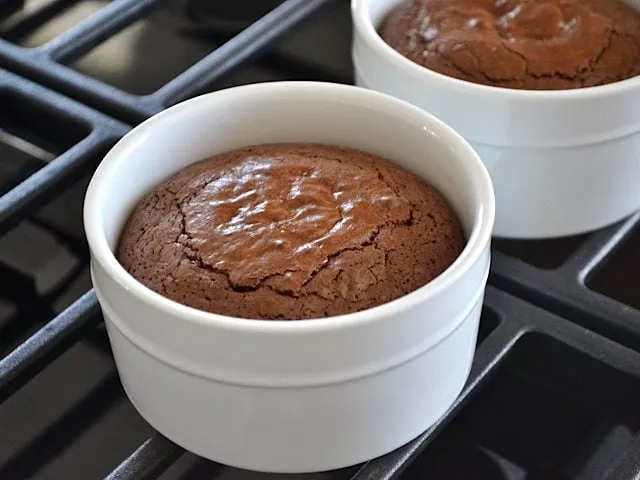 طرز تهیه کیک فنجانی با استفاده از فر یا مایکروفر