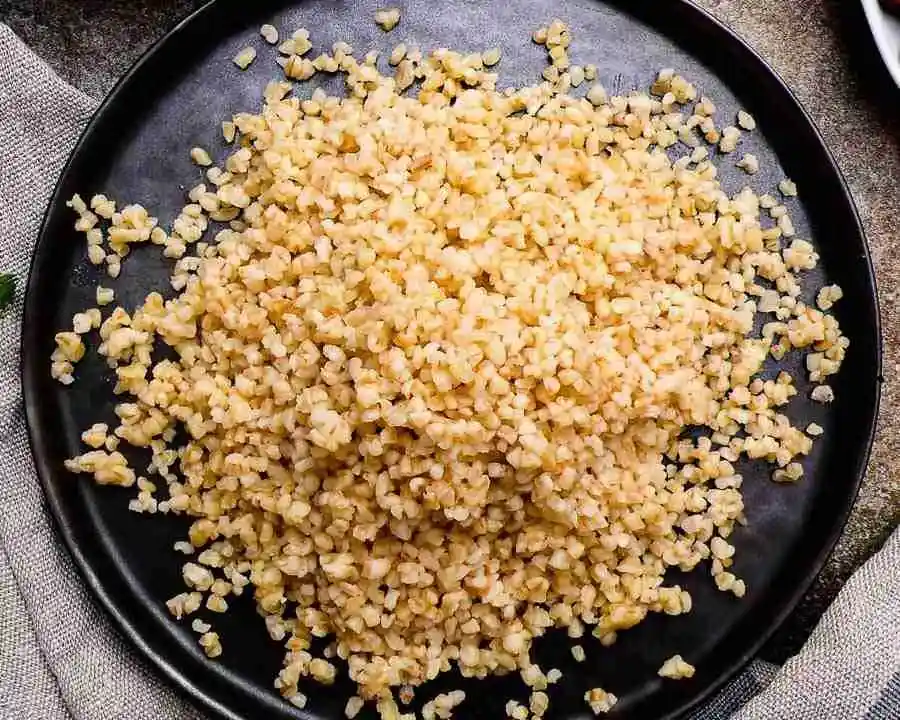 2. طرز تهیه مرحله‌ به‌ مرحله آش آبغوره تبریزی _ مرحله دوم پخت بلغور