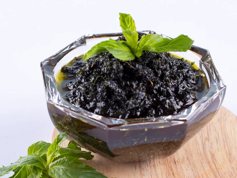7. طرز تهیه مرحله‌ به‌ مرحله آش آبغوره تبریزی _ مرحله هفتم تهیه نعناع داغ