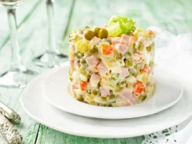 طرز تهیه سالاد روسی اصل + نکات مهم و ارزش غذایی