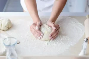 ورز دادن خمیر نان به روش صحیح+ تصاویر مرحله به مرحله
